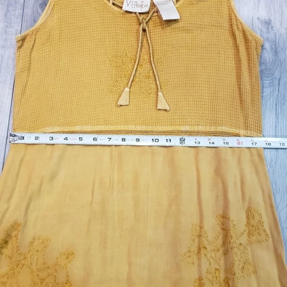 V-I-Petites Yellow Sleeveless Embroidered Maxi Dress Womans M/M - Picture 5 of 9